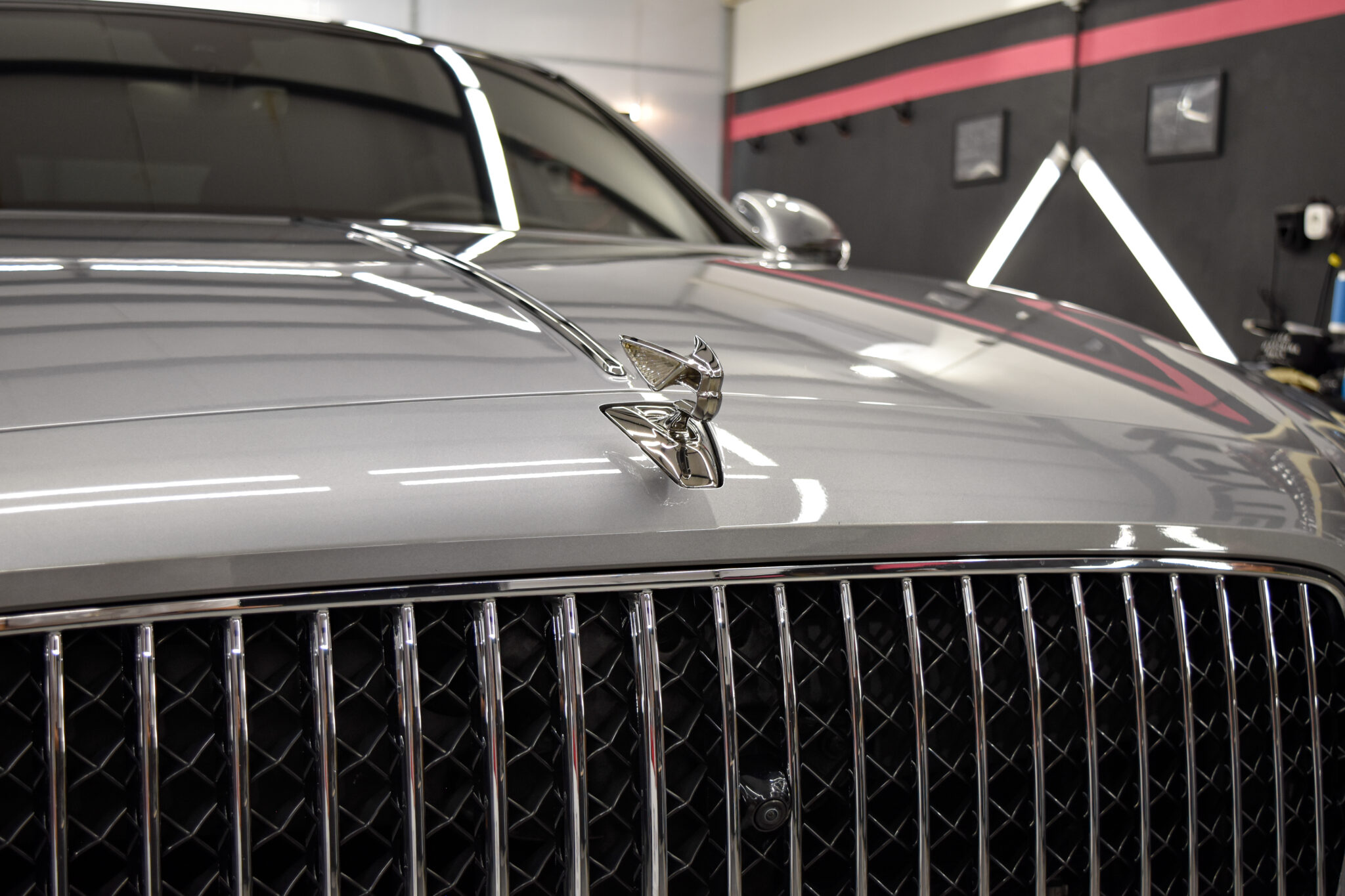Detailing Brothers Bratislava. Detailingové štúdio. Hĺbkové čistenie auta, PPF fólie, skyfol, tepovanie, vysávanie, impregnácia plastových častí, čistenie, voskovanie karosérie, leštenie laku, keramická ochrana, Krytex sklokeramická ochrana a dezinfekcia ozónom
