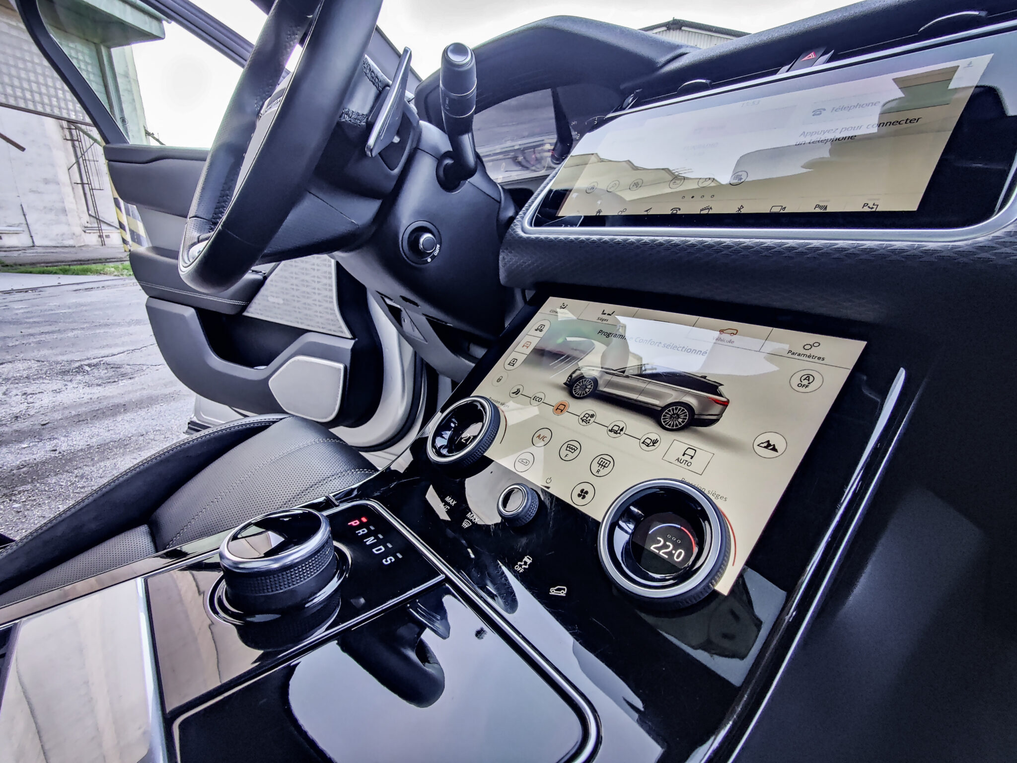 Detailing Brothers Bratislava. Detailingové štúdio. Hĺbkové čistenie auta, tepovanie, vysávanie, impregnácia plastových častí, čistenie, voskovanie karosérie, leštenie laku, keramická ochrana, sklokeramická ochrana a dezinfekcia ozónom