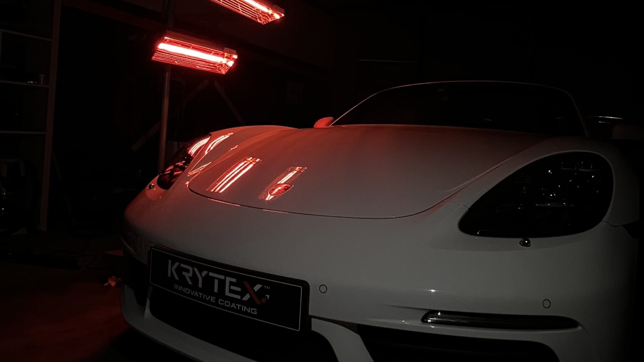 Detailing Brothers Bratislava. Detailingové štúdio. Hĺbkové čistenie auta, PPF fólie, skyfol, tepovanie, vysávanie, impregnácia plastových častí, čistenie, voskovanie karosérie, leštenie laku, keramická ochrana, Krytex sklokeramická ochrana a dezinfekcia ozónom
